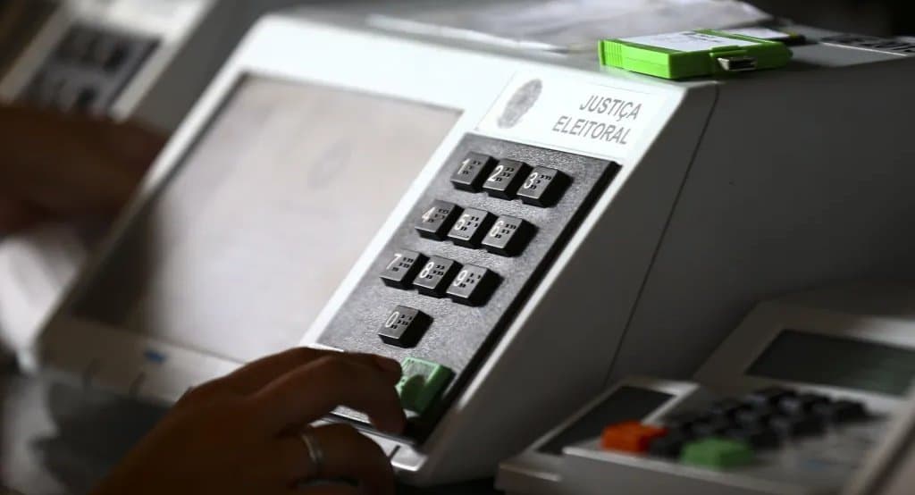 Eleitor é preso após fotografar urna eletrônica durante votação em assentamento de Sidrolândia