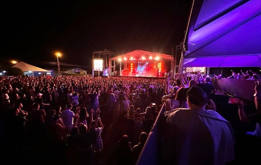 Cristãos lotaram show de Fernandinho em comemoração aos 70 anos da cidade