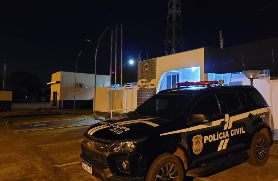 Dupla armada invade residência no centro de Sidrolândia e rouba itens de morador