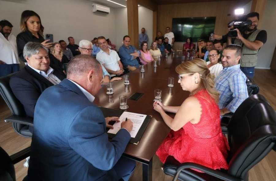 Gerson assina convênio que destina R$ 1 milhão para reforma do Sotero Zárate