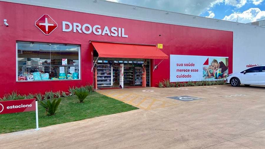 Com atendimento até às 23h, “Compre e Retire” é novidade da Drogasil em Sidrolândia