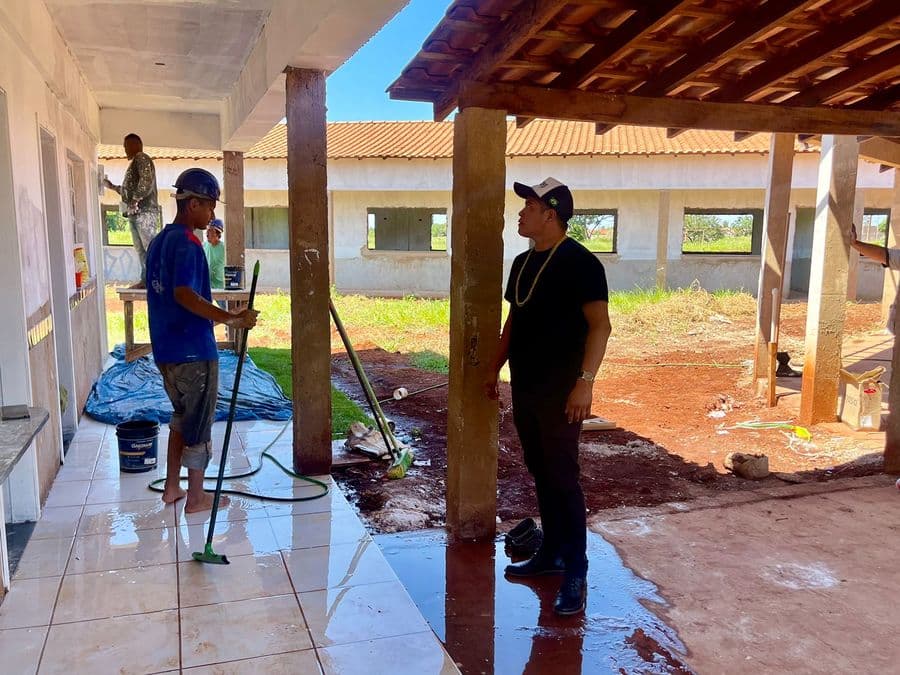 Presidente da Câmara fiscaliza avanço da construção de escola no Jardim Paraíso