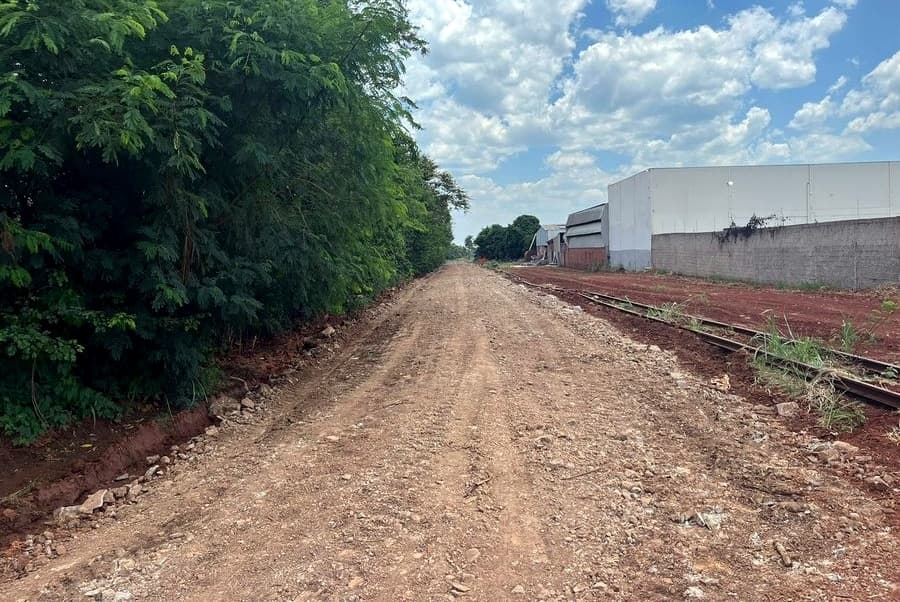 Prolongamento da Rua Afonso Pena recebeu cascalhamento e já pode ser acessado