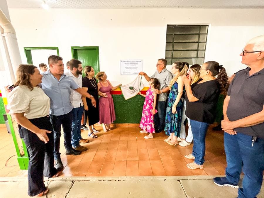 Em ato de abertura do ano letivo, é inaugurada a Escola Sandro Luiz Gonzales