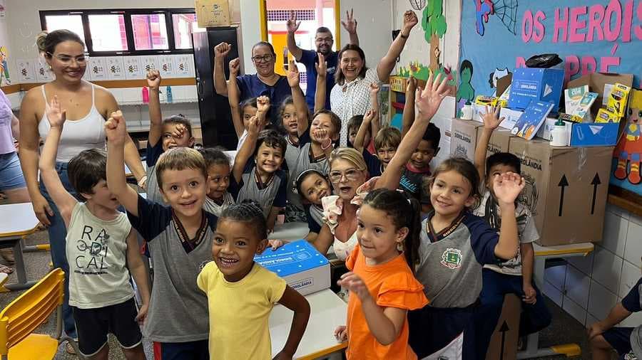 Alunos do CMEI João Lemes de Souza receberam os kits escolares