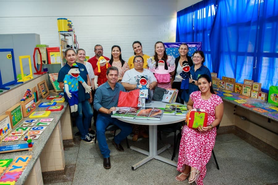 Kits que irão auxiliar na aprendizagem de alunos PcD são entregues pela Prefeitura de Maracaju