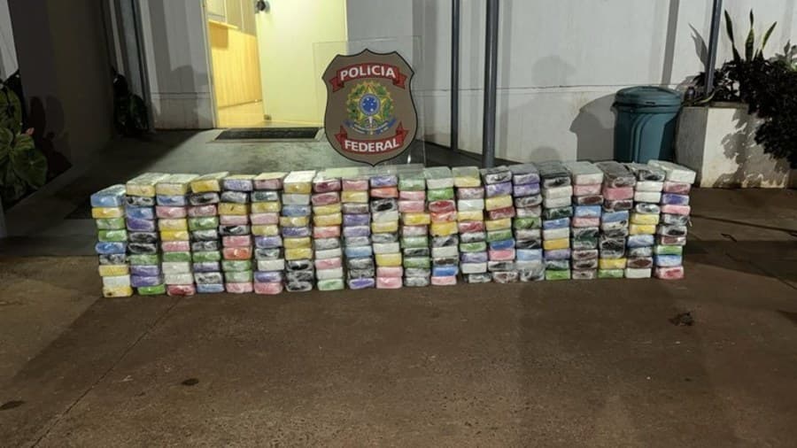 Com apoio de cães farejadores, Polícia Federal apreende 200kg de cocaína em Maracaju