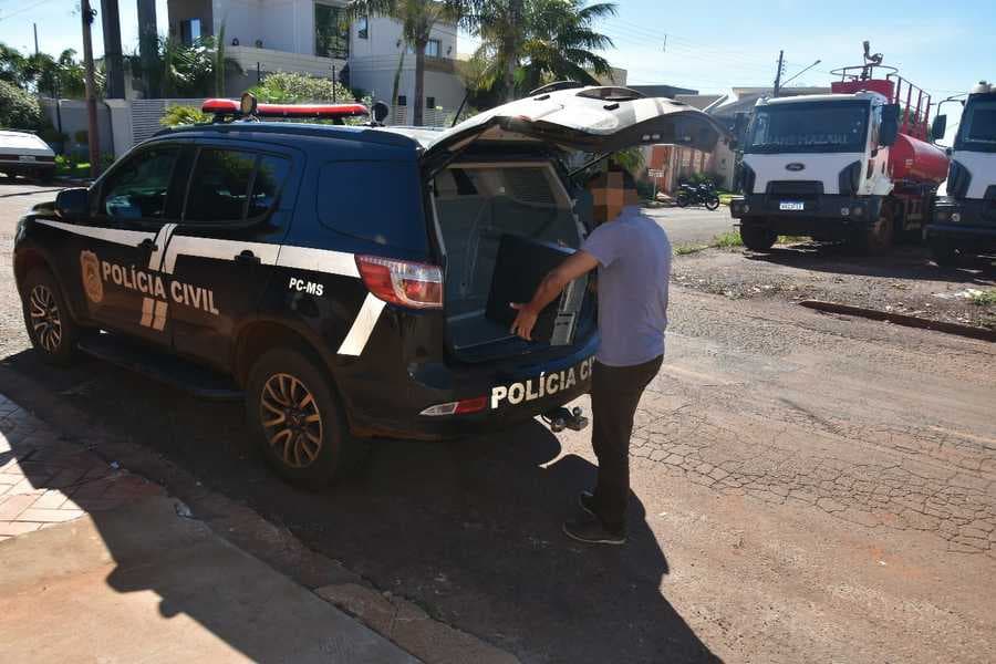 Polícia Civil cumpre mandado de busca e apreensão em casa de professor investigado de abusar da filha de 7 anos