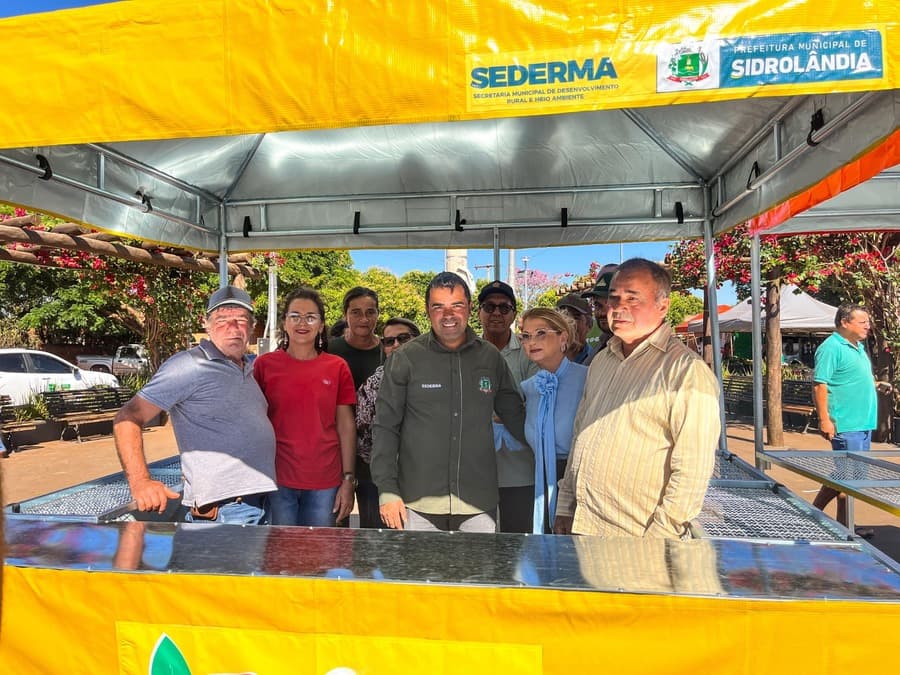 Prefeitura conclui repasse de barracas padronizadas aos feirantes de Sidrolândia