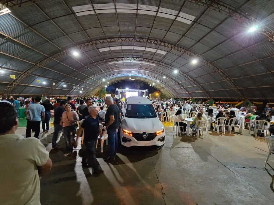 Em Sidrolândia, caminhoneiro de 50 anos fatura carro 0km em rifa na Festa do Milho