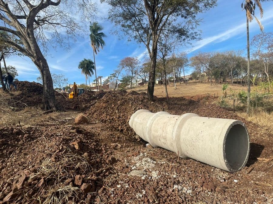 Obras de drenagem no Bairro Santa Marta e Jardim do Sul estão em andamento
