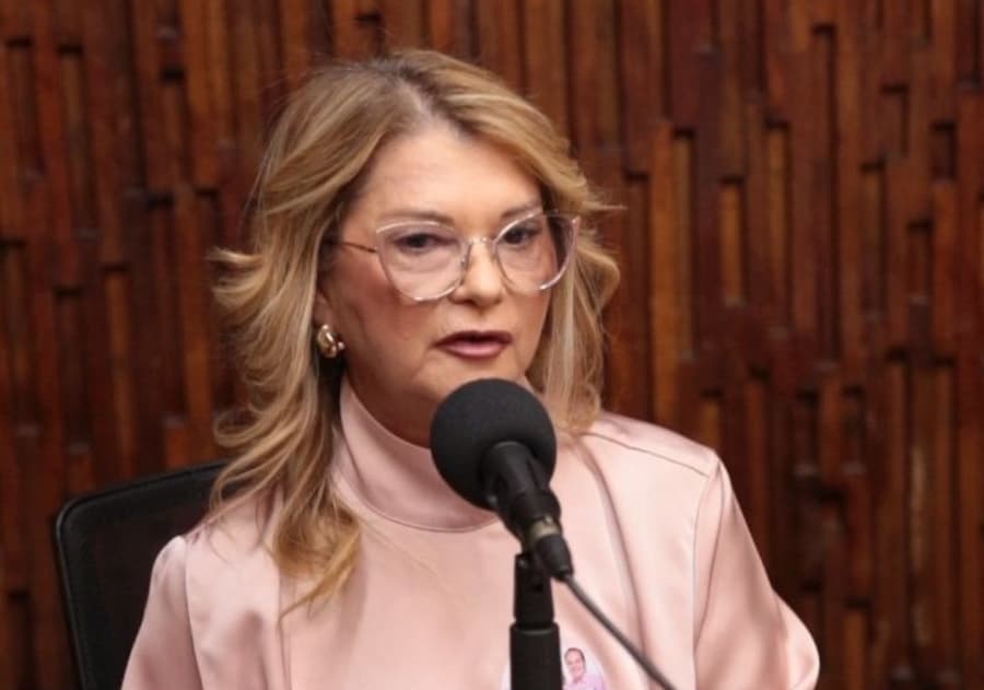 Na Capital FM, Prefeita rompe silêncio sobre Gaeco, enaltece gestão e diz que Rodrigo mentiu