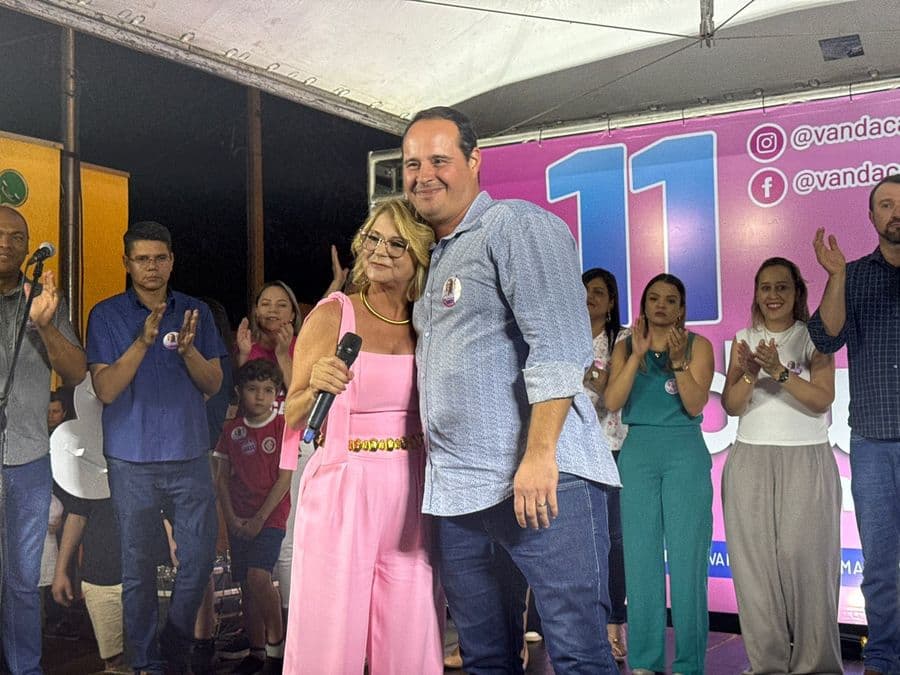 Agora: Vanda Camilo desmaia, é socorrida às pressas e cancela entrevista no Noticidade