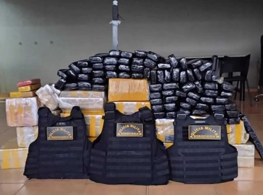 Polícia Militar Rodoviária encontra carro abandonado com 350 Kg de maconha em Sidrolândia