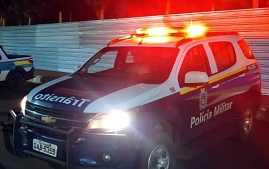 Adolescente é salvo pela mãe após ser trancado em residência por idoso “tarado”