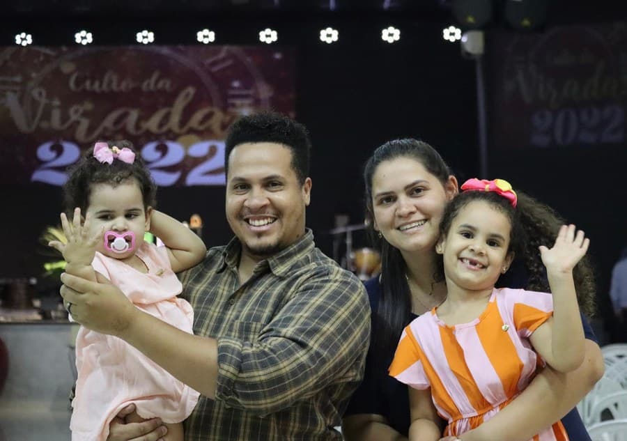 Após sofrer grave acidente na BR-060, Ronei Santos e filhas tem alta e Yasmin segue internada