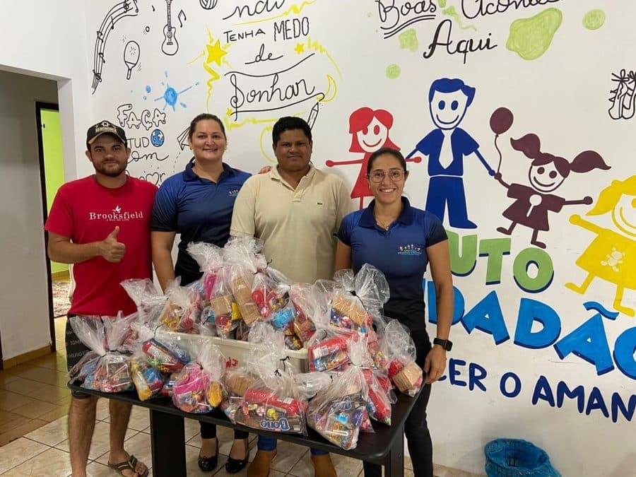 Natal solidário: Instituto Pequeno Cidadão recebe doação de cestas natalinas e brinquedos de acadêmicos da Uniasselvi