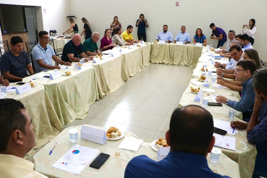 Em grande reunião, vereadores e secretários alinham ideias com foco em melhorar serviços oferecidos à população