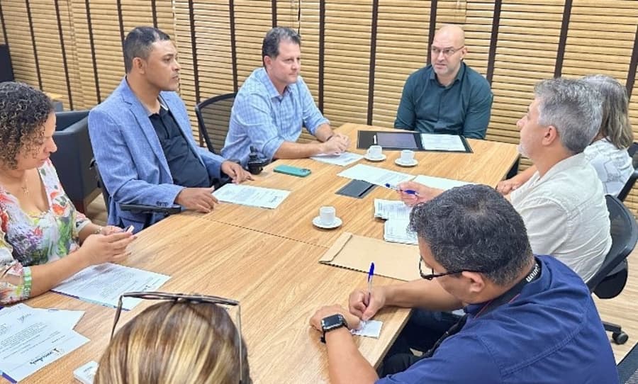 Vereadores se reúnem com deputado e secretário estadual e solicitam escola agrícola e inclusão de aluno PCD em Sidrolândia