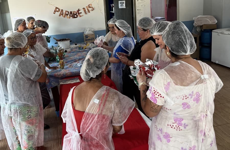 Parceria da Prefeitura e Câmara oferece cursos de produção de ovos de páscoa para a comunidade