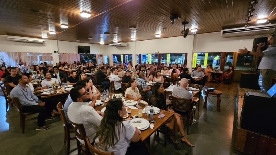 Sucesso: palestra “Destravando Finanças” reuniu mais de 150 pessoas no Brasetto Restaurante