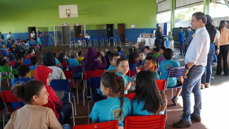 Prefeitura de Maracaju entrega kits escolares completos e personalizados aos alunos da Rede de Ensino