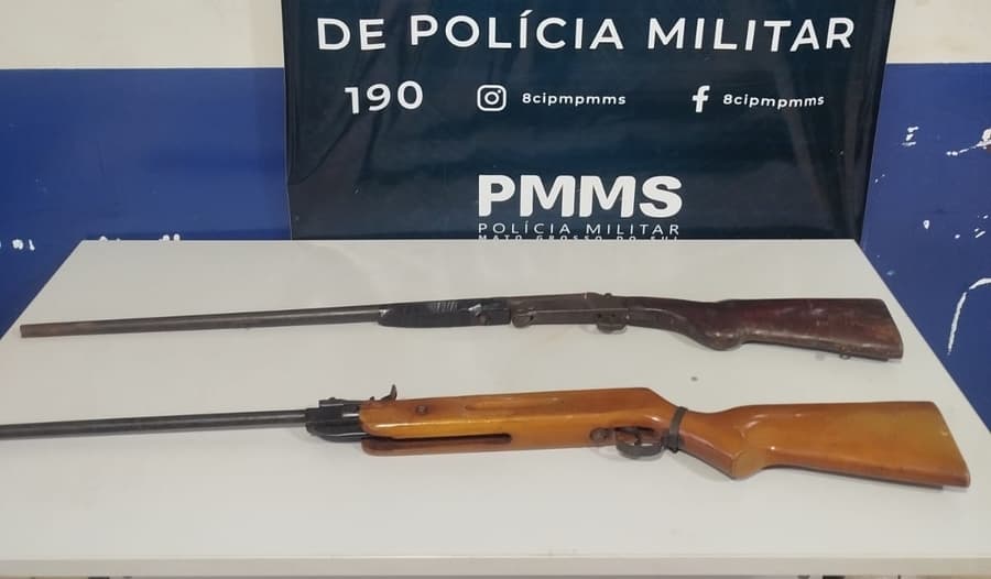 Polícia Militar apreende armas após mulher ameaçar vizinha com martelo em assentamento de Sidrolândia