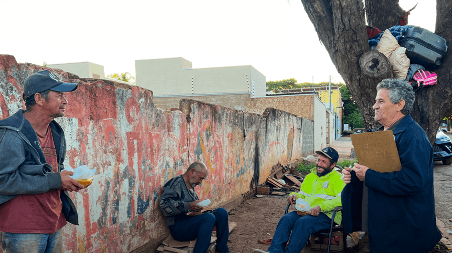 Secretaria de Assistência Social garante sopa quente, cobertores e abrigo para pessoas em situação de rua