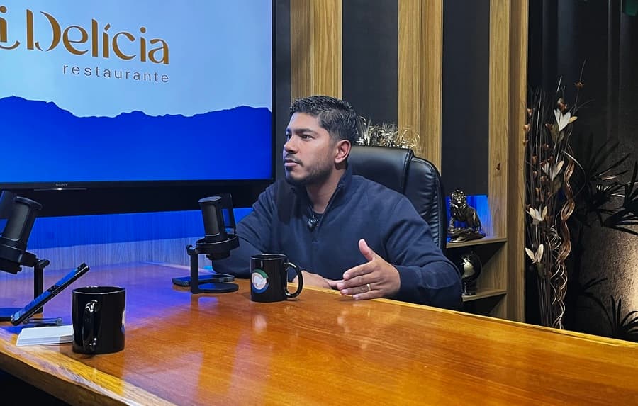 Podcast: Leonardo conta como se converteu ao evangelho e deixa mensagem aos jovens