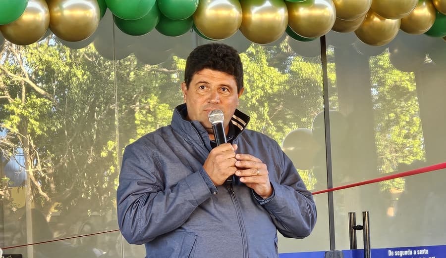 “Estoque cheio para atender a comunidade com a maior qualidade possível”, diz prefeito em inauguração do CAF