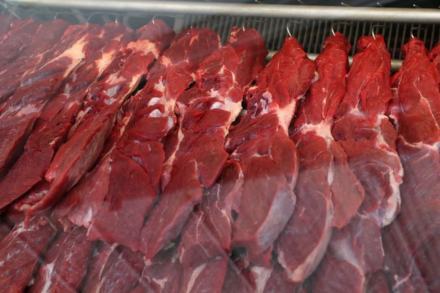 Preço da carne pode cair em MS com impacto de sobretaxa dos EUA, afirma vice-presidente do Sicadems
