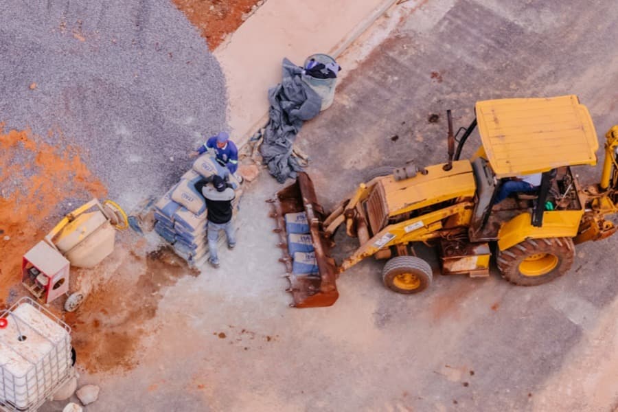 Obras de pavimentação e calçadas seguem em ritmo acelerado em bairros de Sidrolândia