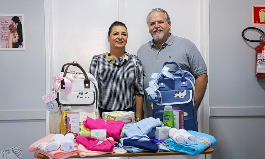 Com recursos doados pelo Sindicato Rural, primeira-dama de Maracaju entrega kits de maternidade ao Hospital