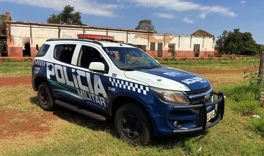 Polícia Militar prende mulher com tornozeleira eletrônica rompida na antiga estação ferroviária de Maracaju
