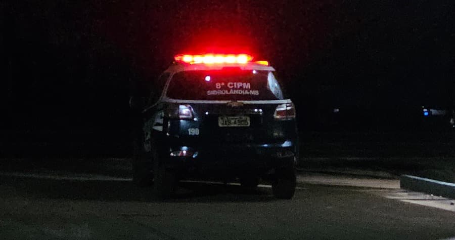Jovem esfaqueia o companheiro após ele sair para comprar lanche e “demorar”