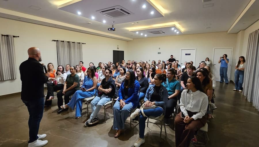 Sucesso: Palestra sobre vendas reúne grande público e movimenta o setor empresarial em Sidrolândia