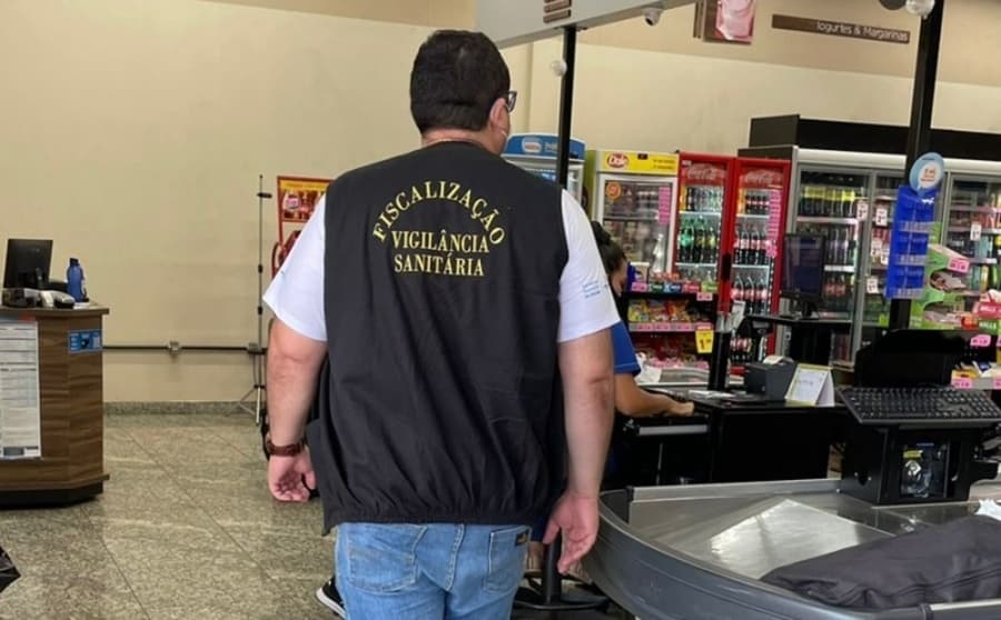 Vigilância Sanitária de Maracaju fiscaliza comércios em combate à venda de bebidas alcoólicas adulteradas