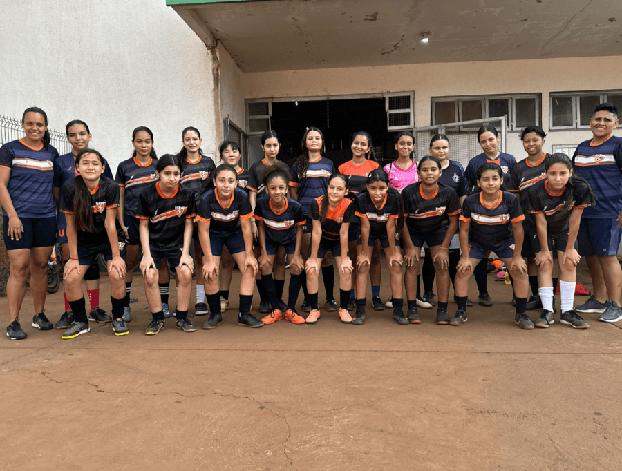 Jovens atletas de Sidrolândia disputam Campeonato Estadual de Futsal Feminino em Rochedo
