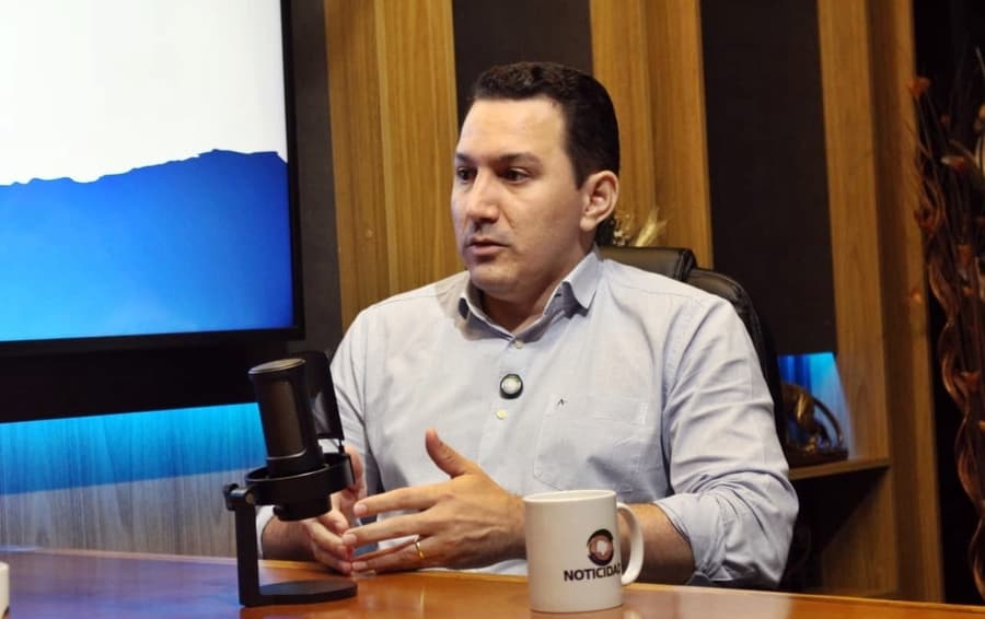 Em Podcast, Wellison elogia prefeito e confirma pré-candidatura a deputado federal