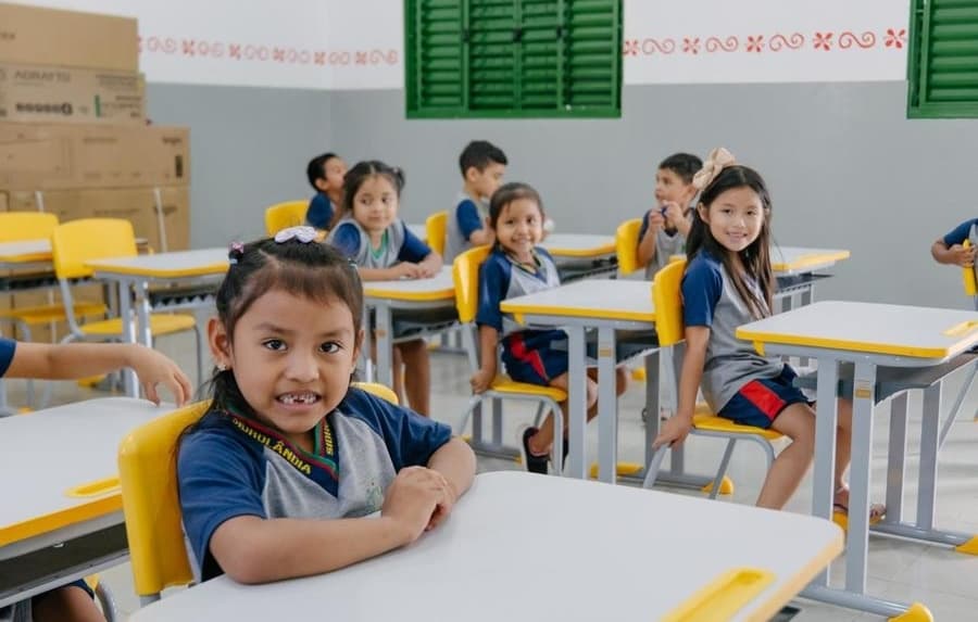 Em Sidrolândia, Prefeitura entrega nova sala e climatiza todas as salas de aula da Escola João Batista Figueiredo