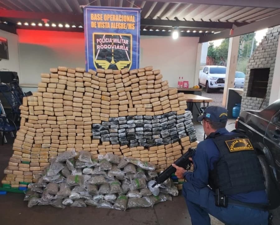 PMR prende jovem de 22 anos com carga 700 kg de maconha em Maracaju