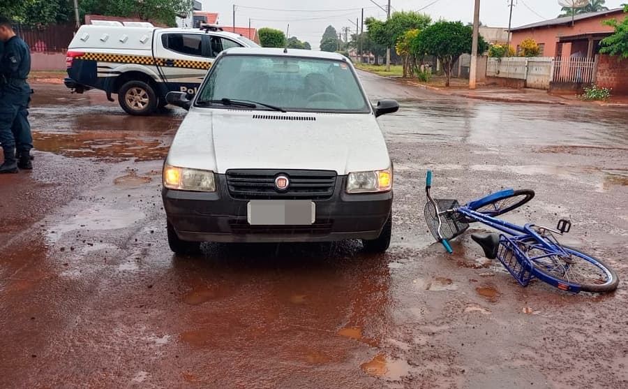 Ciclista é socorrida pelo Corpo de Bombeiros após ser atropelada em Sidrolândia