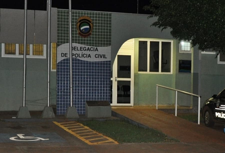 Mulher invade residência e tenta esfaquear ex do atual namorado