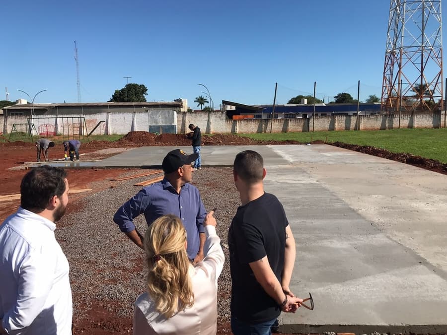 Prefeitura inicia concretagem da quadra da arena esportiva