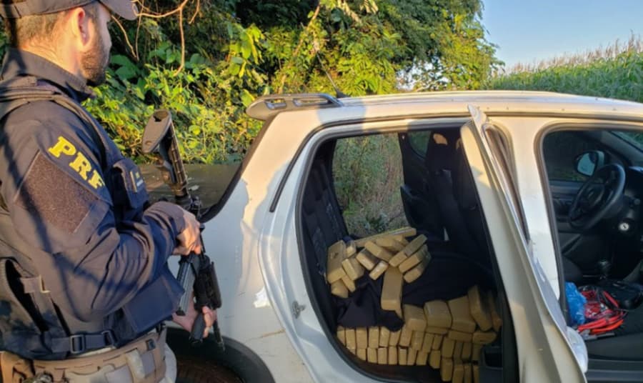 Em Maracaju, PRF apreende 805,1 Kg de maconha e recupera picape