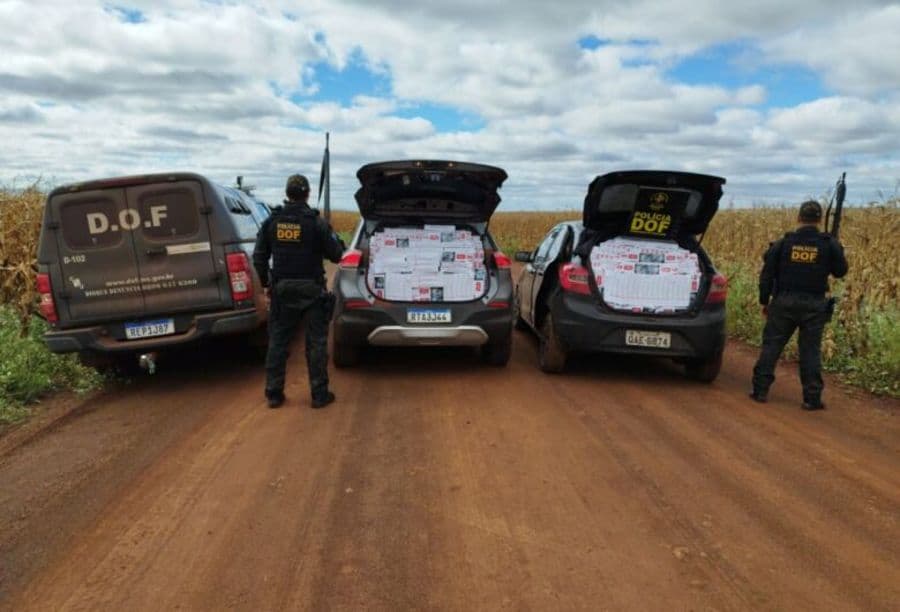 DOF apreende 4400 pacotes de cigarro contrabandeados e recupera carro furtado