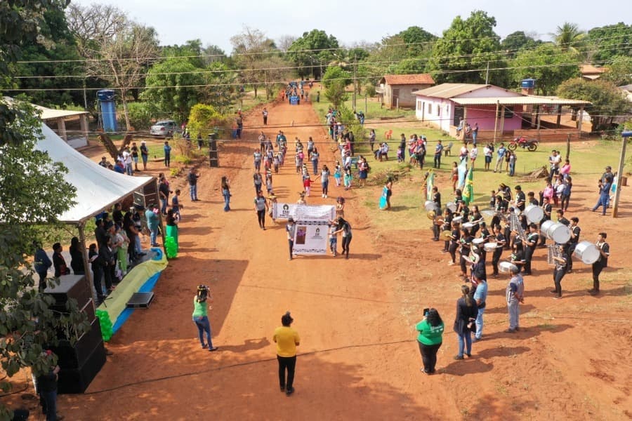 Comunidade e escolas participam de Desfile Cívico na Aldeia Córrego do Meio