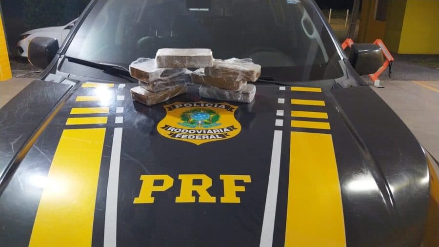 Jovem de 26 anos é presa com pasta base de cocaína em Maracaju