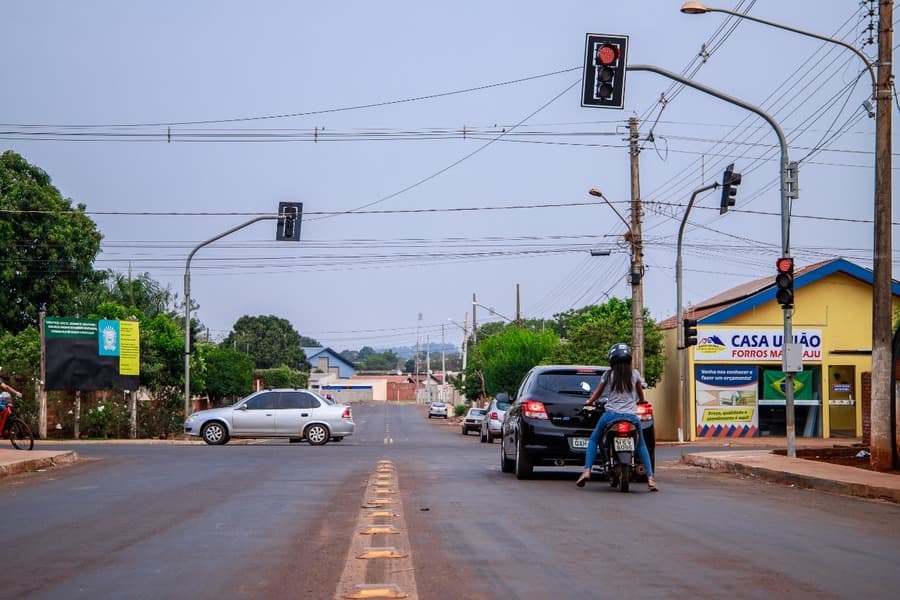 Em Maracaju, condutores comemoram instalação de novos semáforos