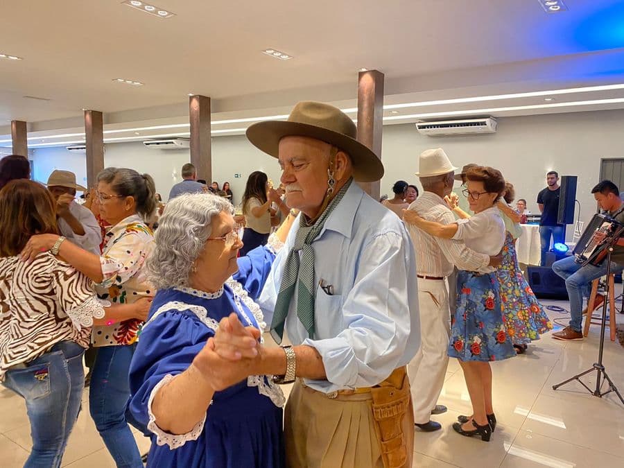 Prefeitura realiza almoço dançante na abertura da “Semana do Idoso 60+”